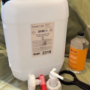 Shows a 20 L Manufacturer's Container with lid; a 1 liter manufacturer's bottle; a low-flow spout; a high-flow spout and a container key.